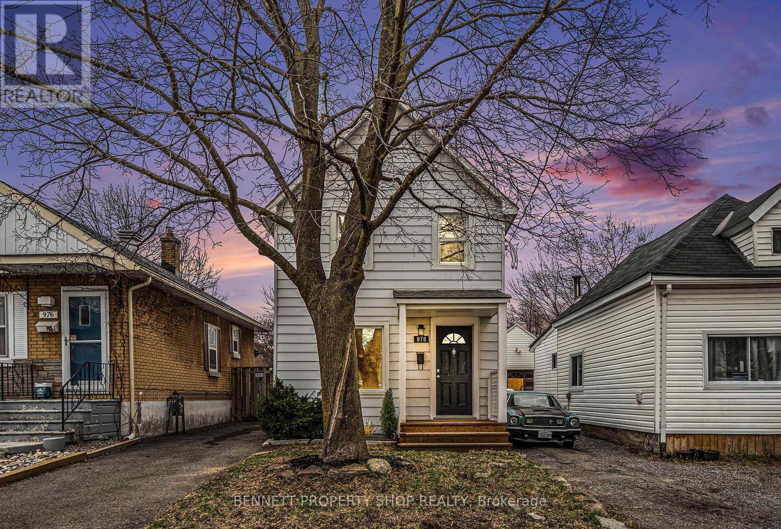 978 Admiral Avenue