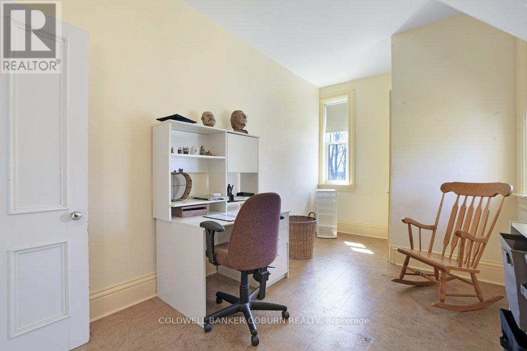 81 Lakeshore Drive