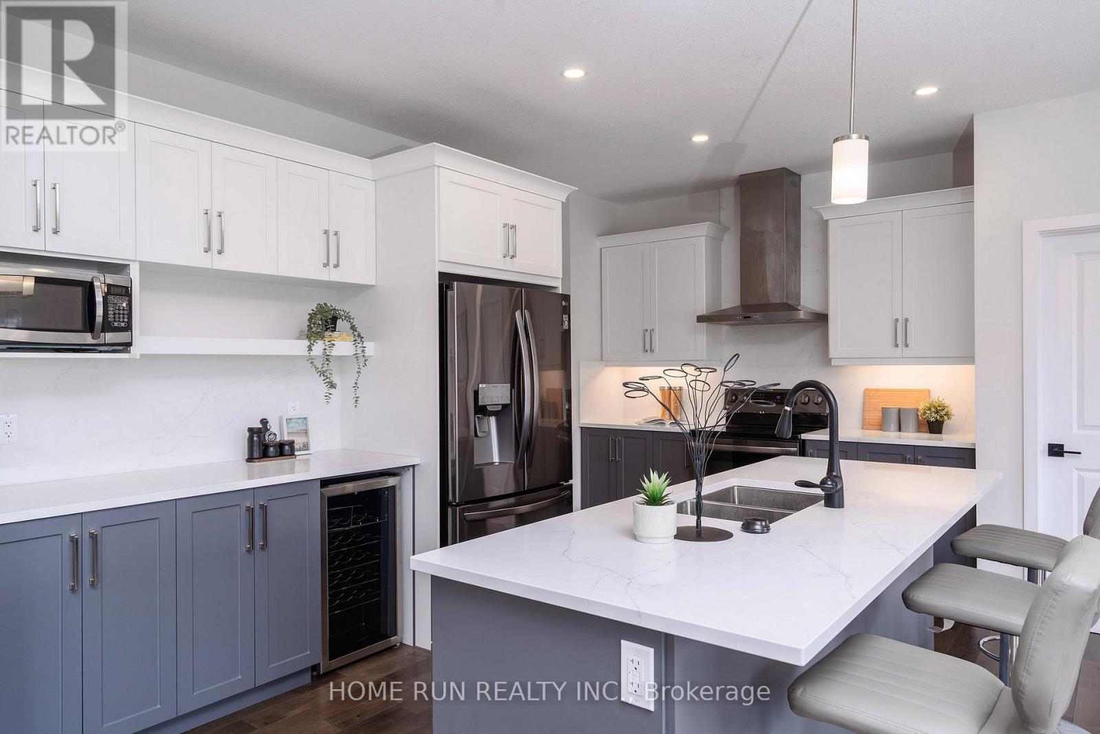 212 Summerview Terrace