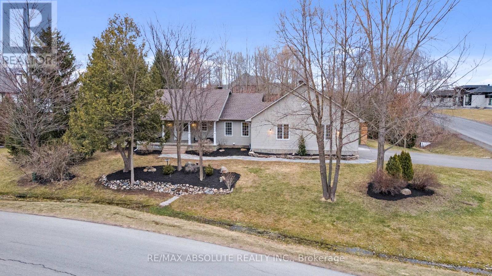1601 Shauna Crescent