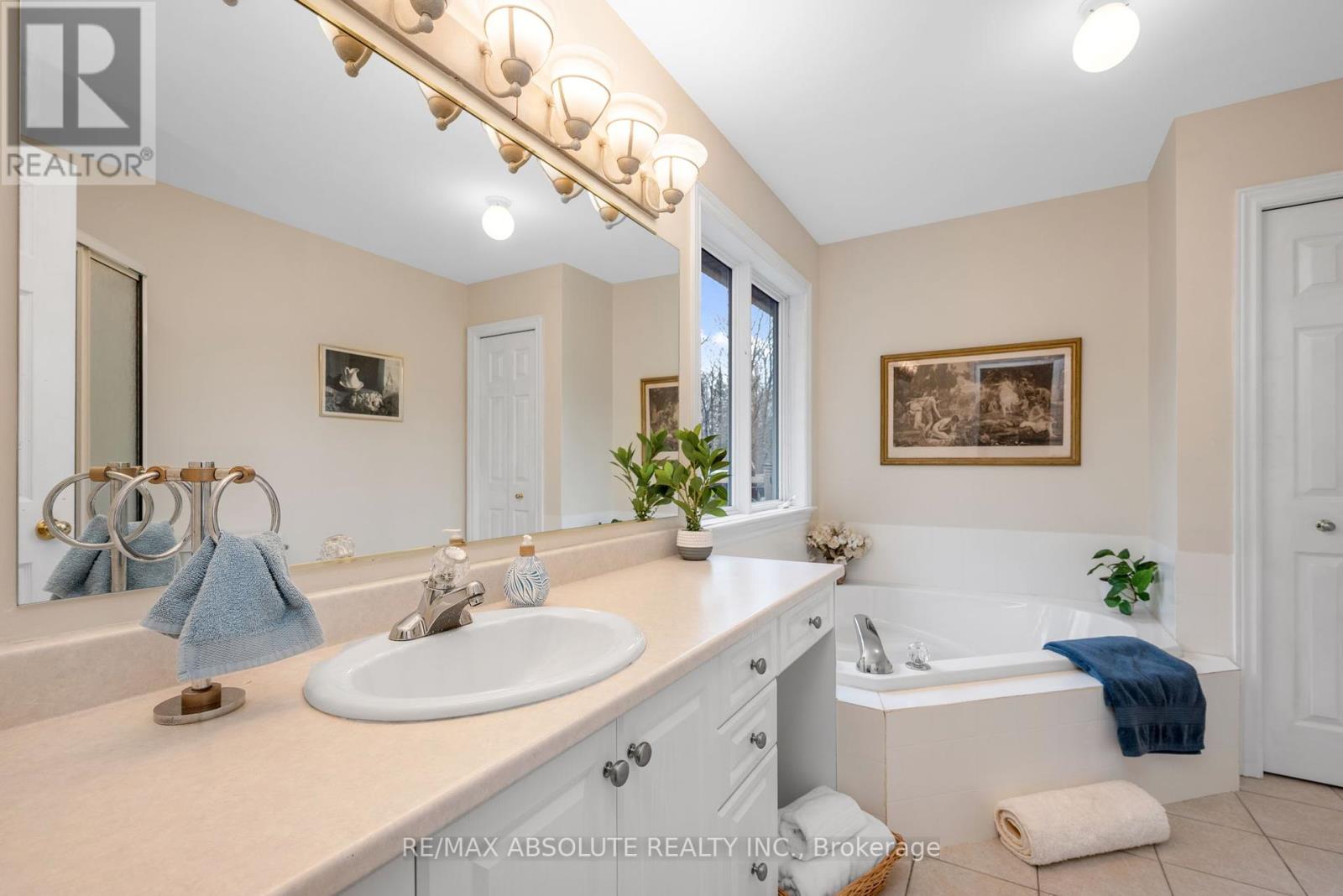 1601 Shauna Crescent