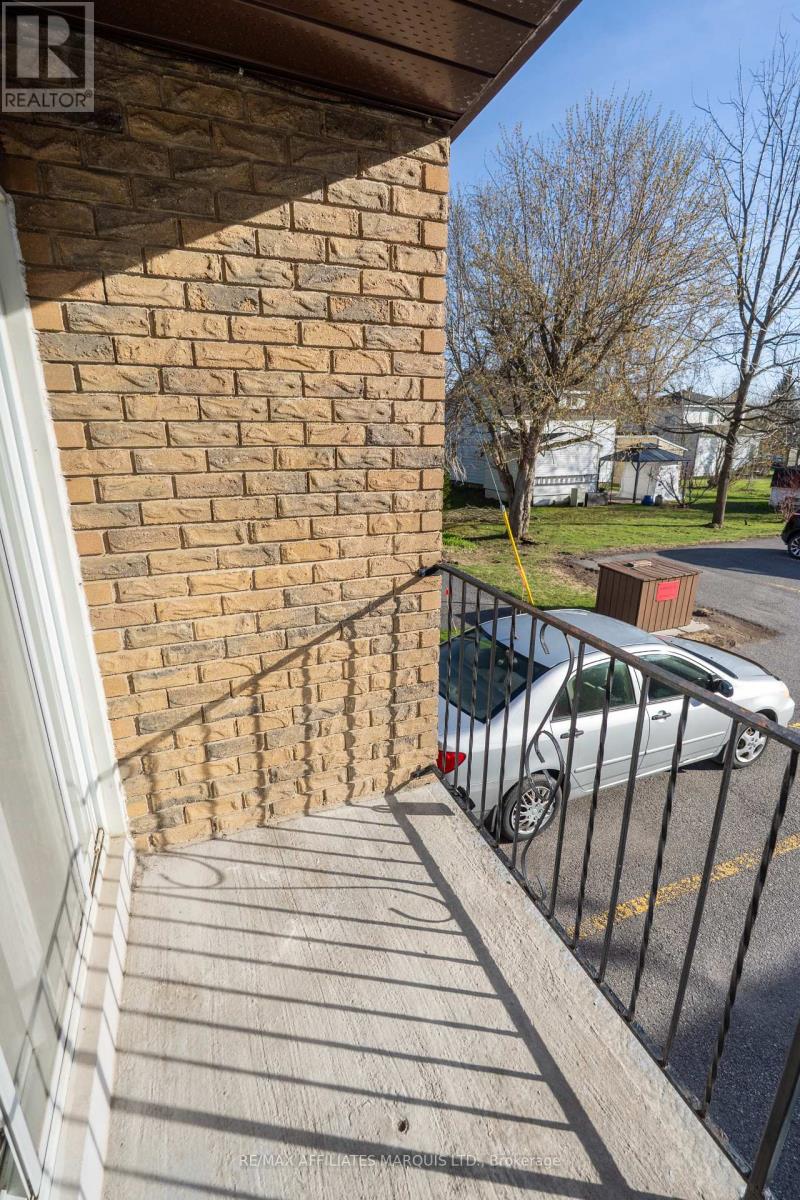 5 - 120 Military Road N
