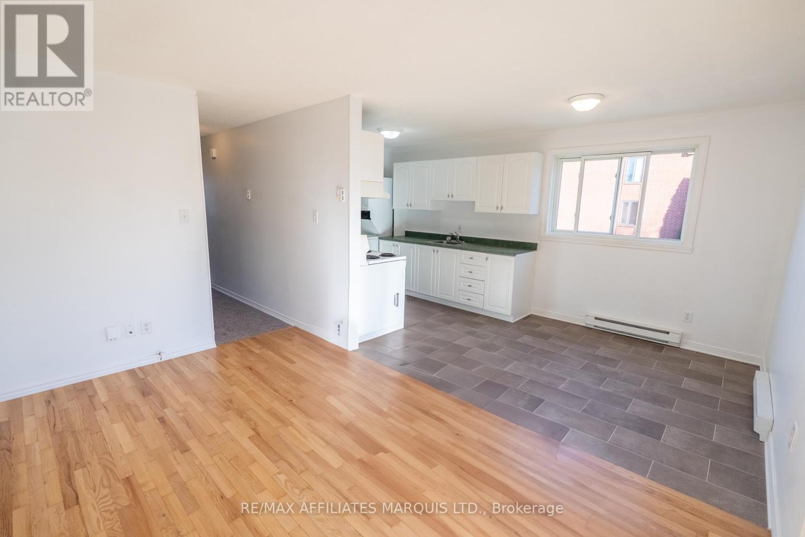 5 - 120 Military Road N