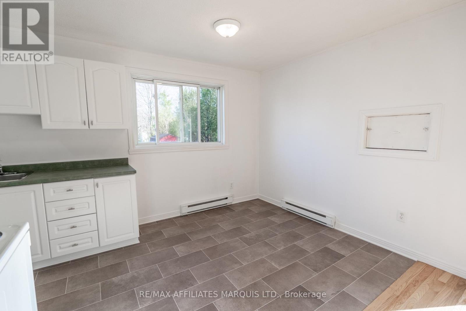 5 - 120 Military Road N