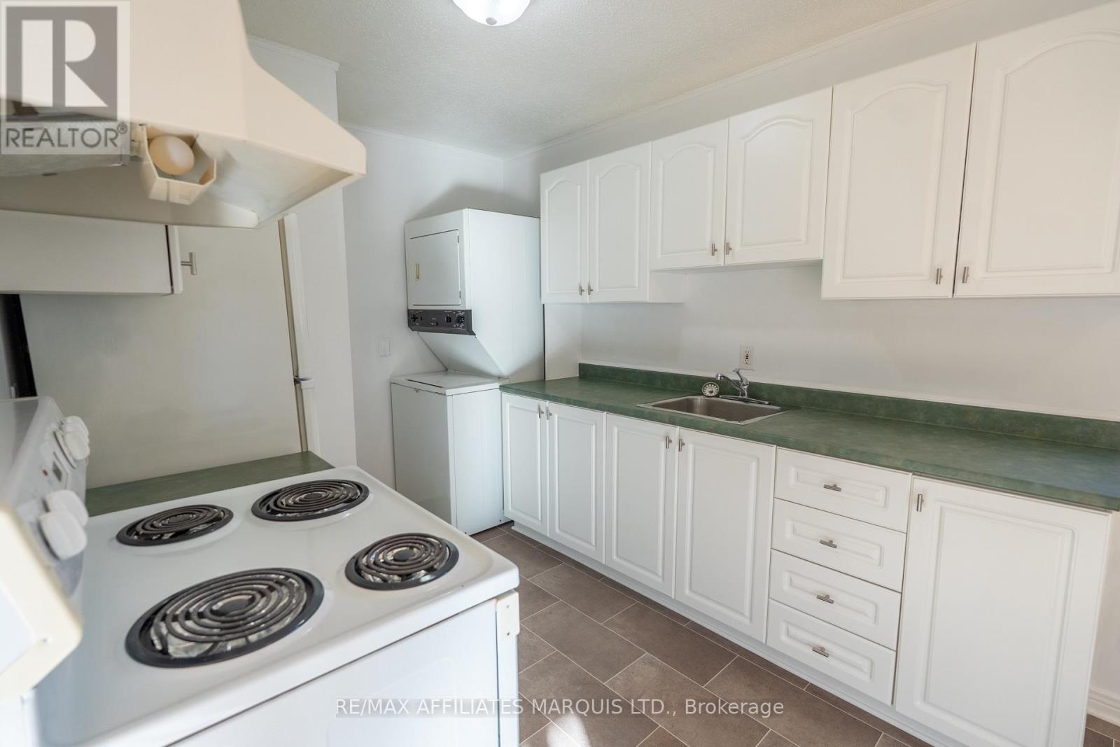 5 - 120 Military Road N