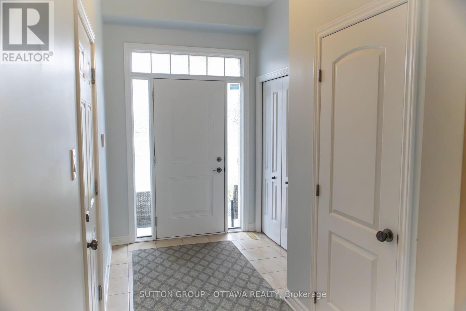 654 Moorpark Avenue