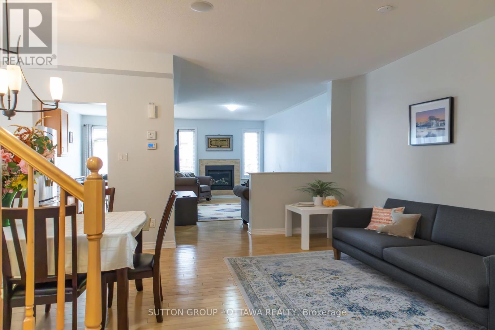 654 Moorpark Avenue