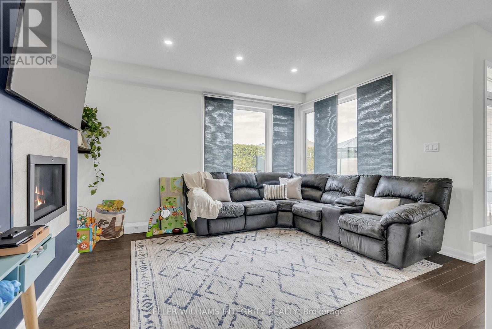 176 Onyx Crescent