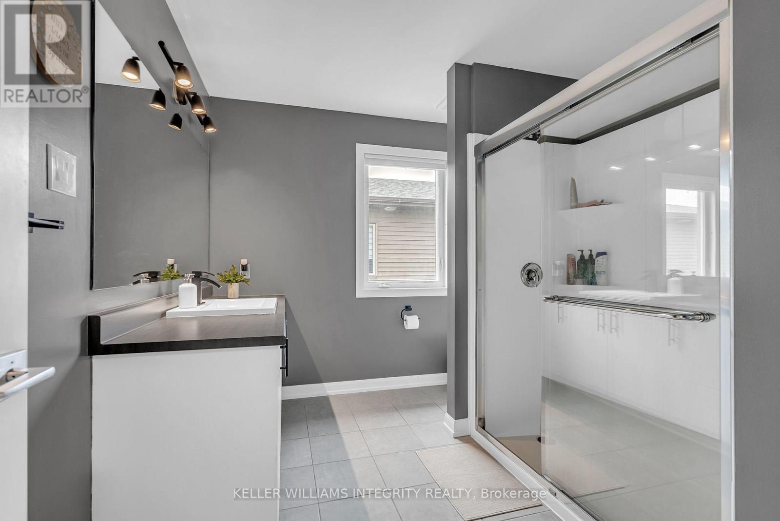 176 Onyx Crescent