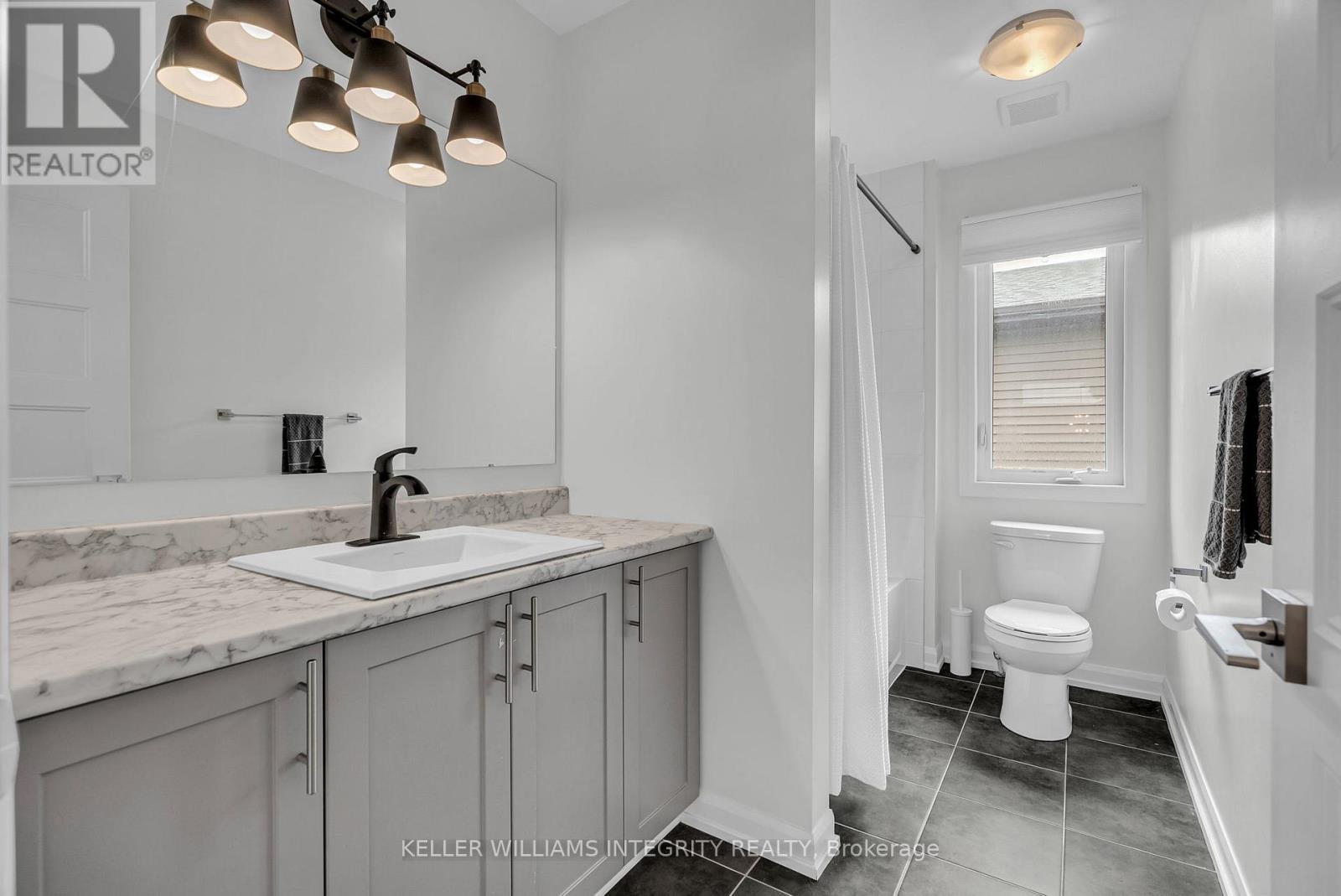 176 Onyx Crescent