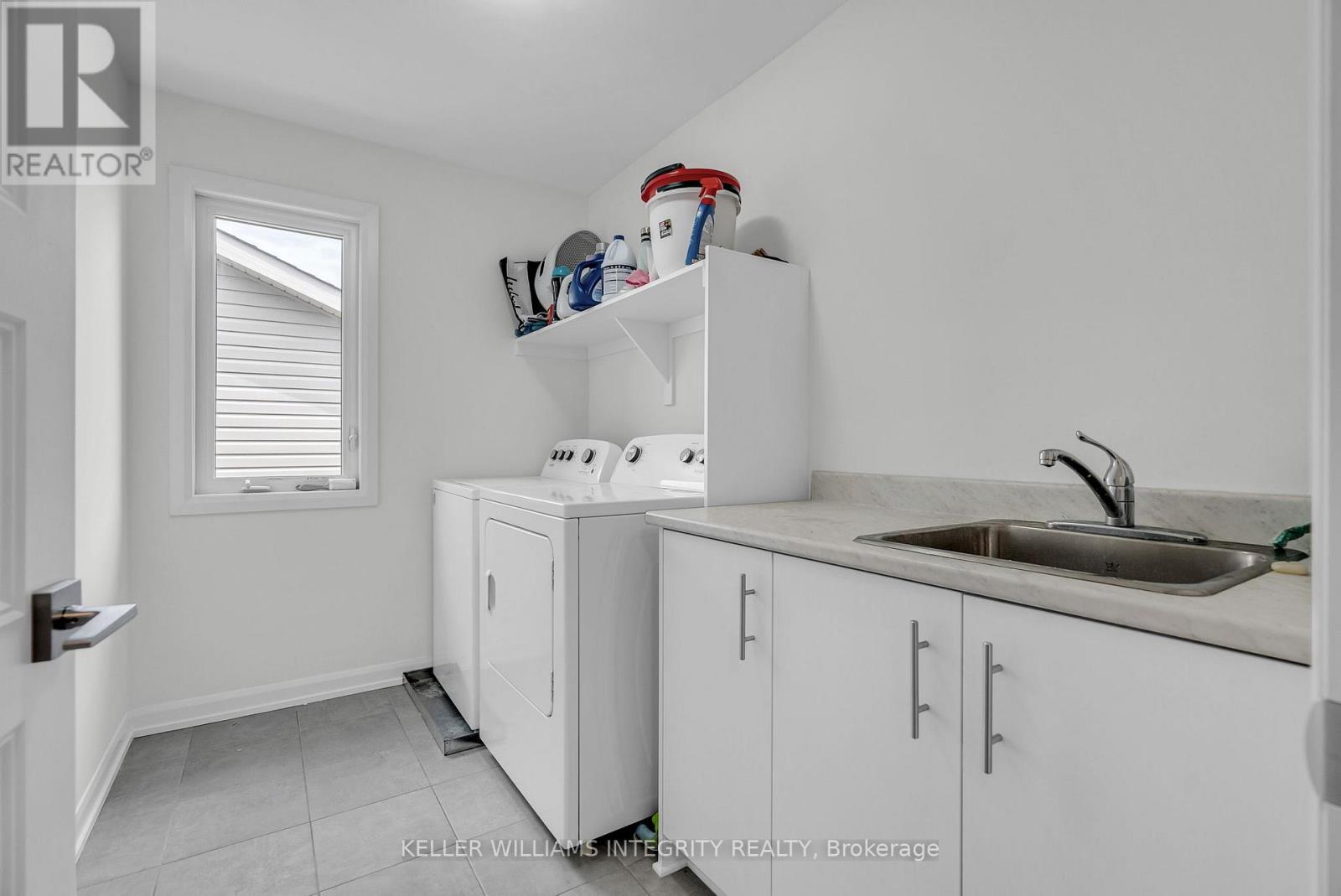 176 Onyx Crescent