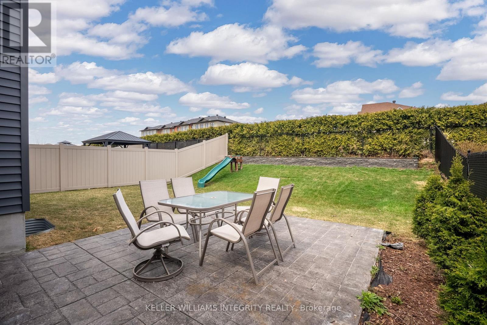 176 Onyx Crescent