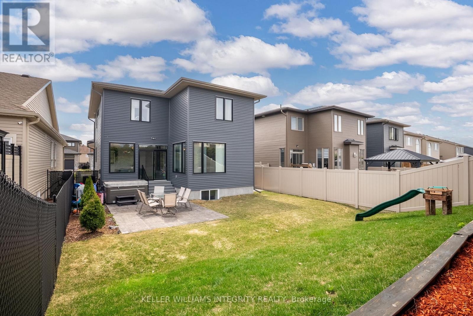 176 Onyx Crescent