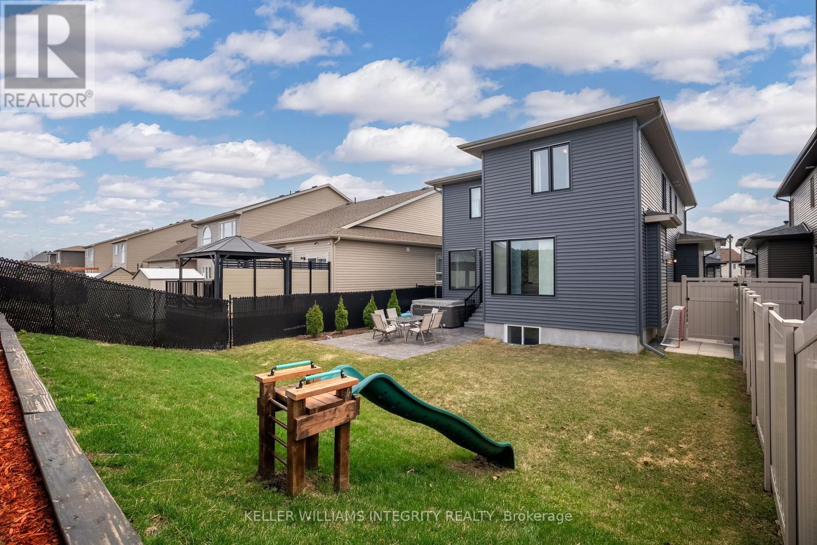 176 Onyx Crescent