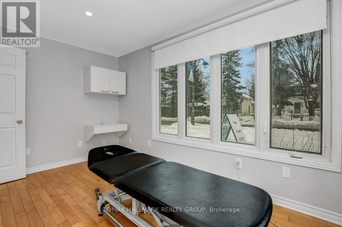 2527 Old Montreal Road