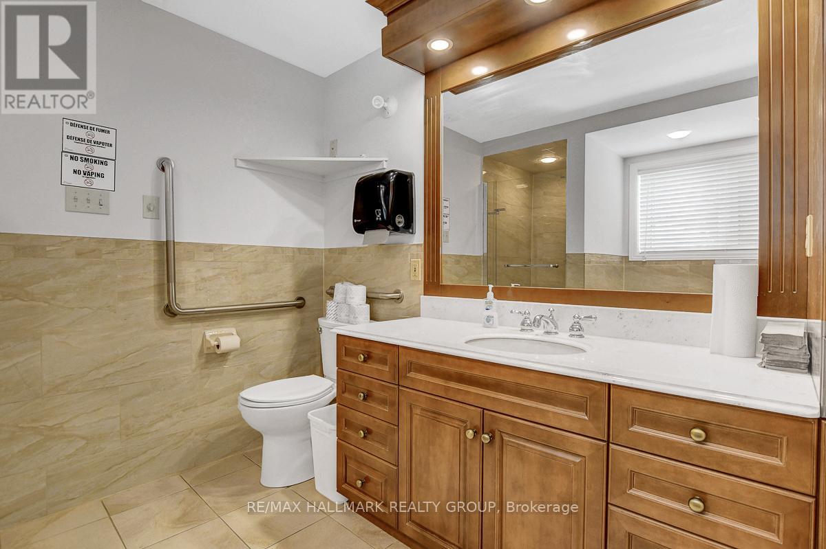 2527 Old Montreal Road