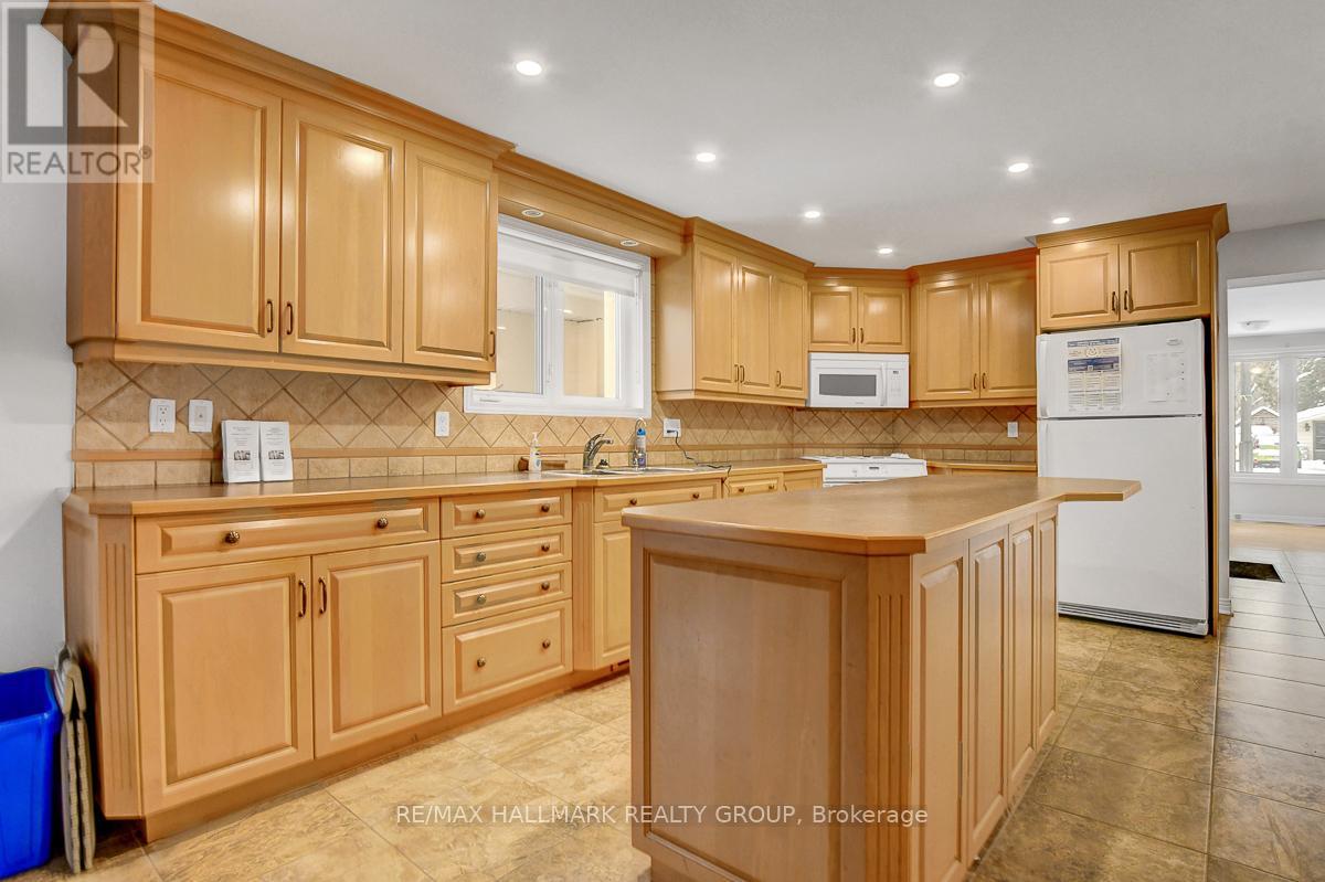 2527 Old Montreal Road
