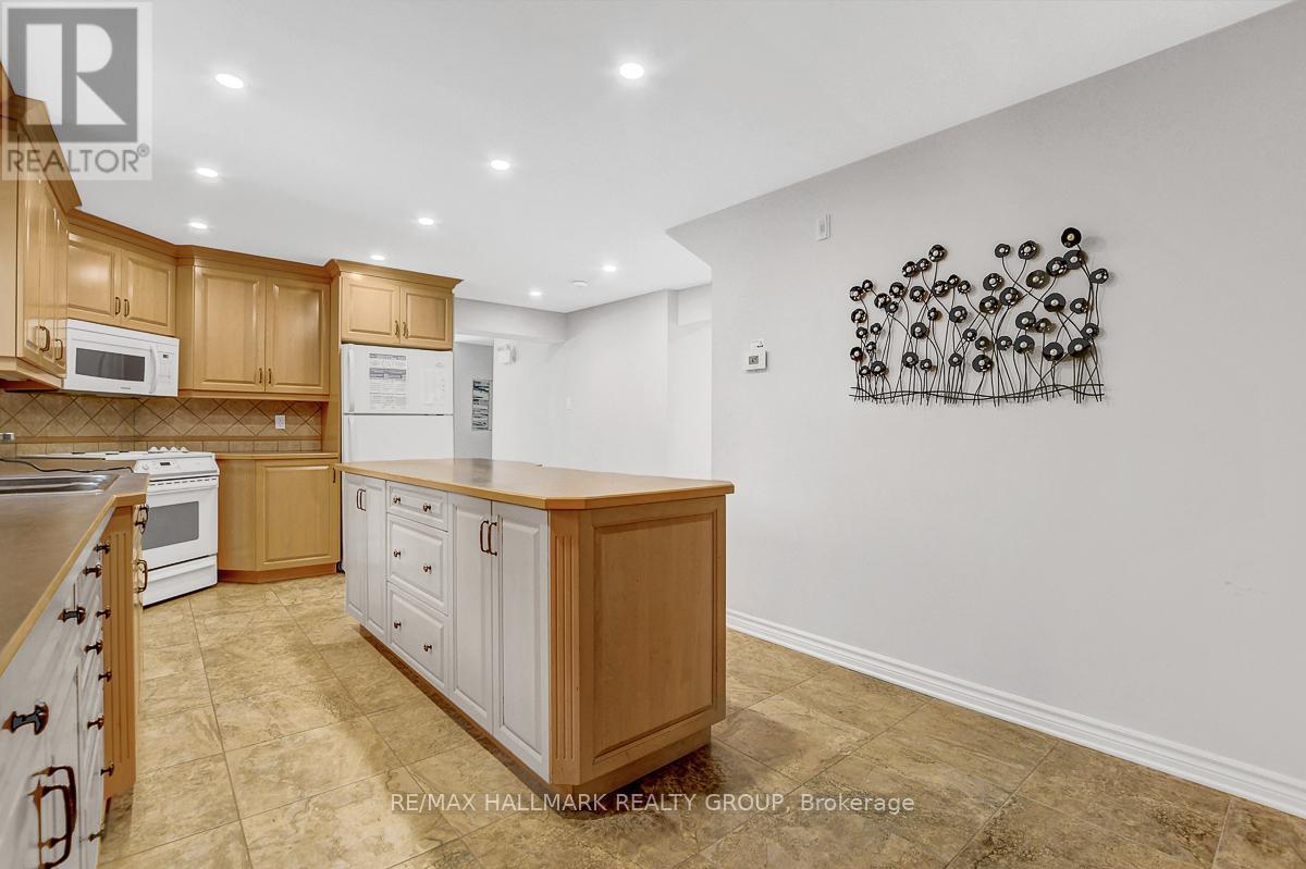 2527 Old Montreal Road