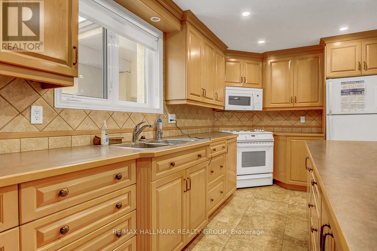 2527 Old Montreal Road