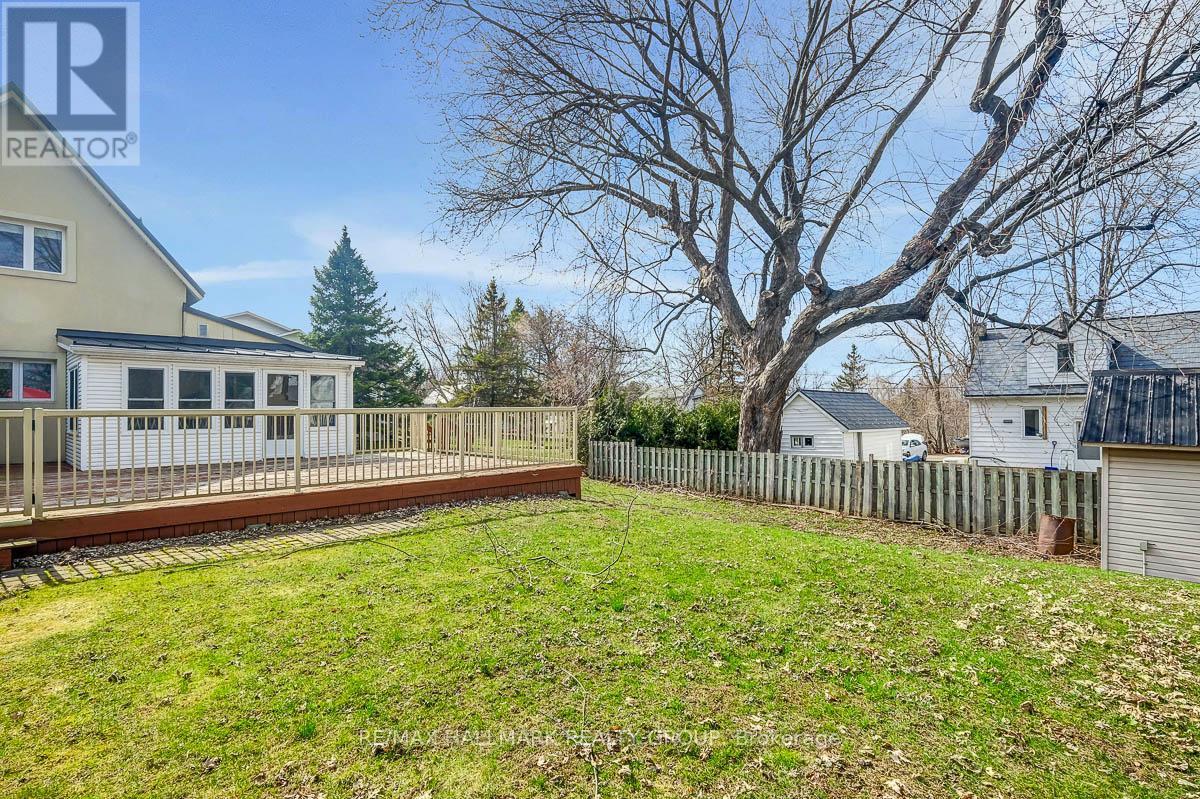 2527 Old Montreal Road