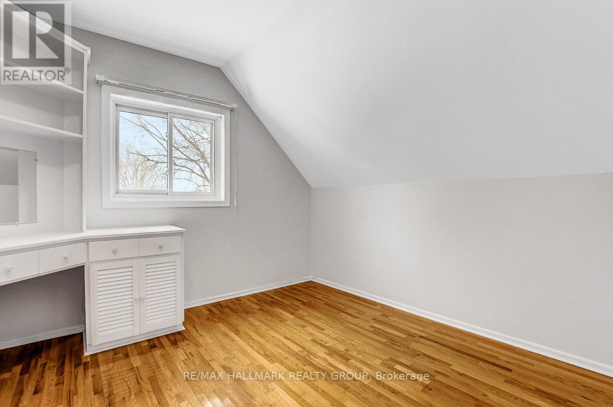 2527 Old Montreal Road