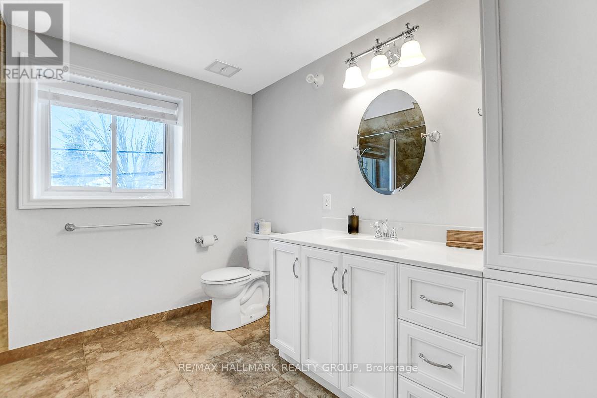 2527 Old Montreal Road