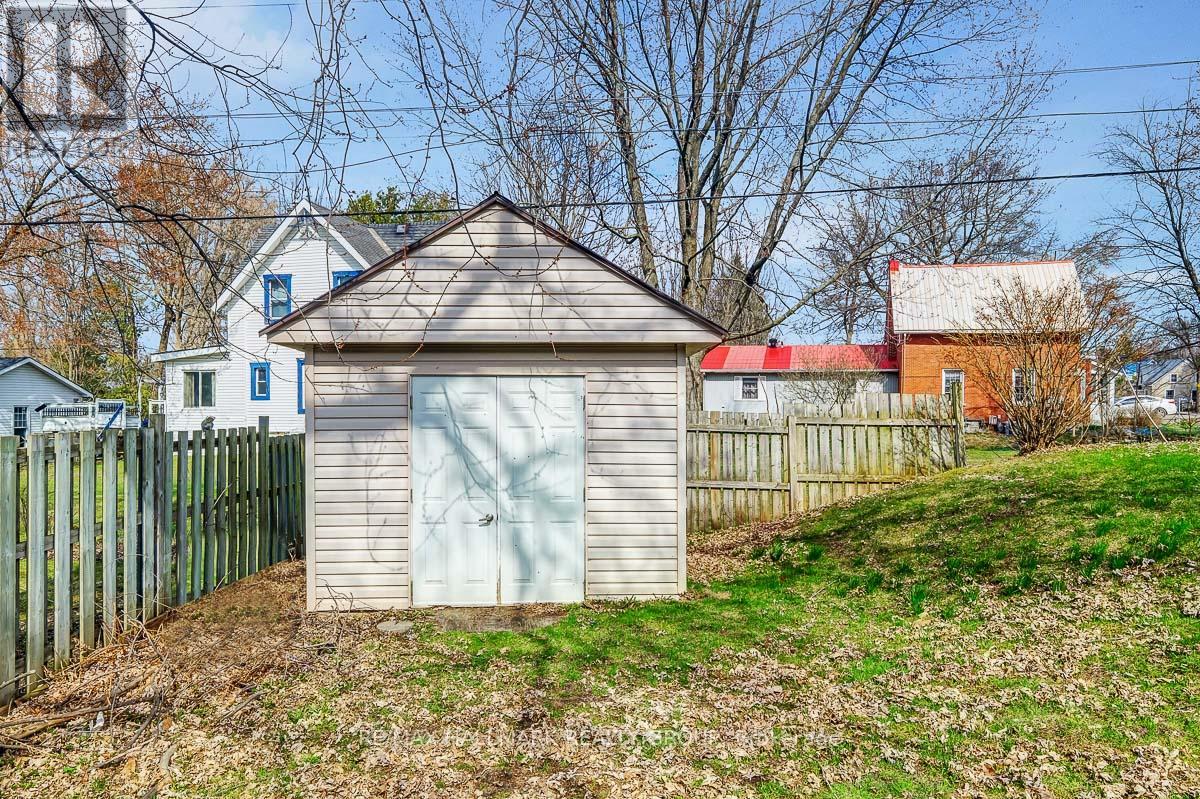 2527 Old Montreal Road