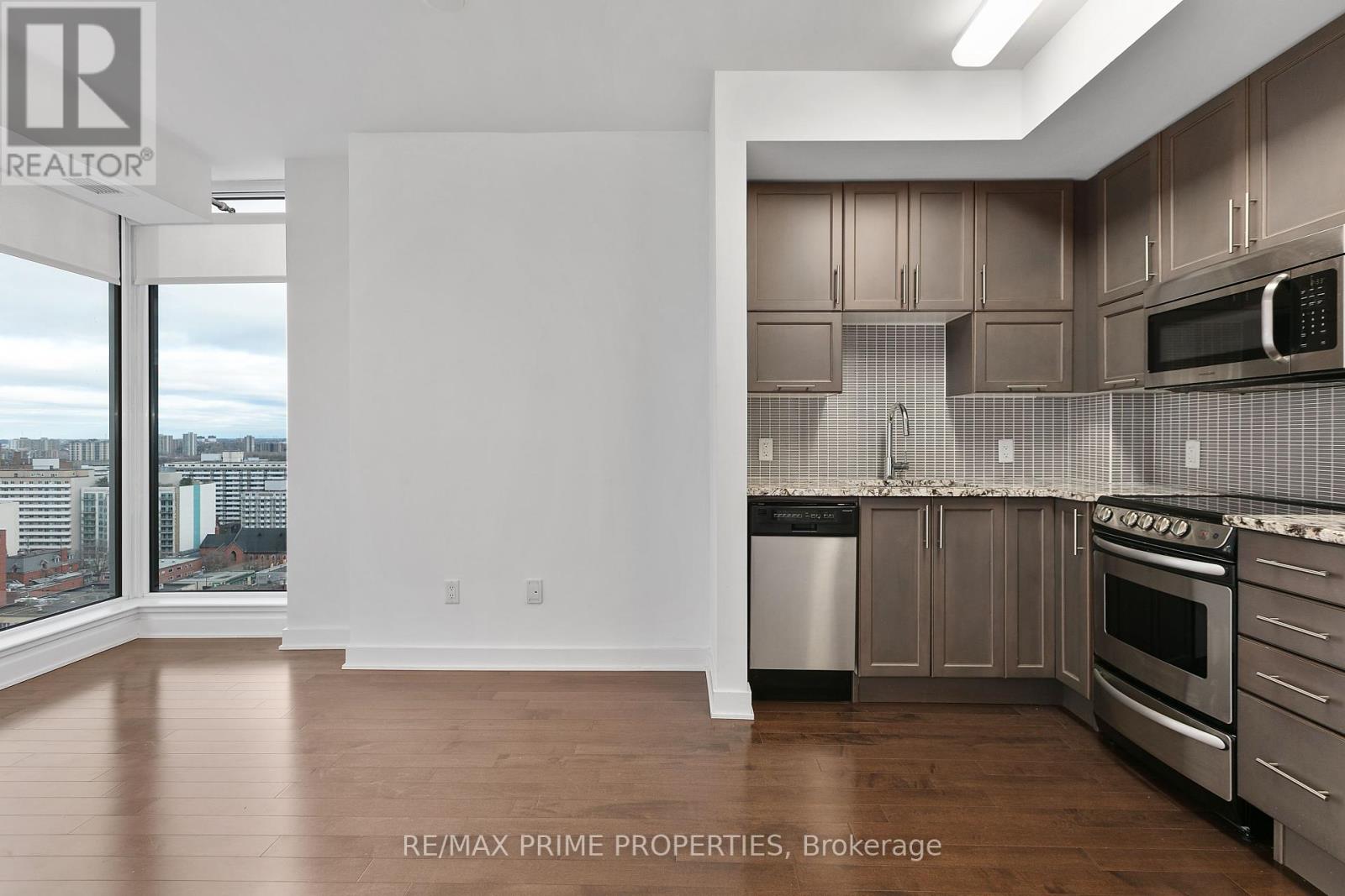 1705 - 179 Metcalfe Street