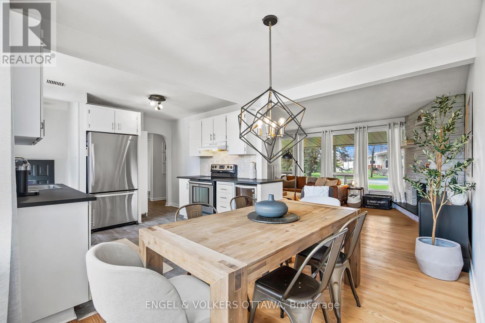 8 Pineglen Crescent
