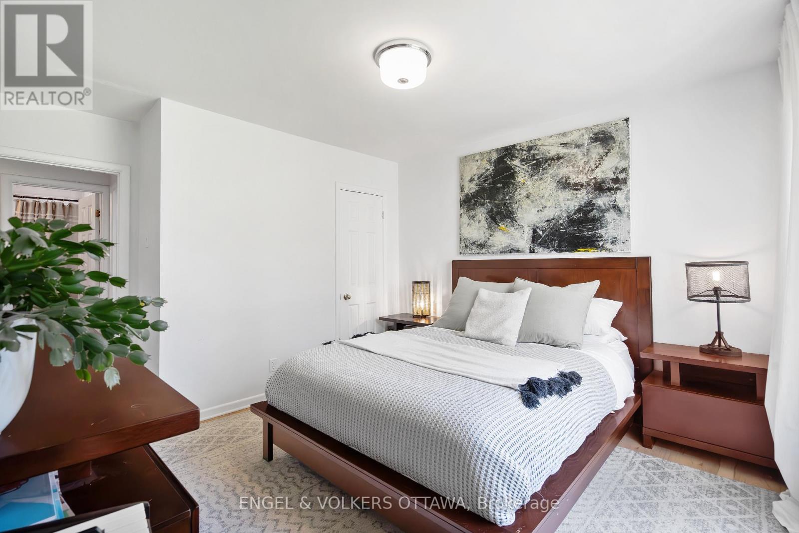 8 Pineglen Crescent