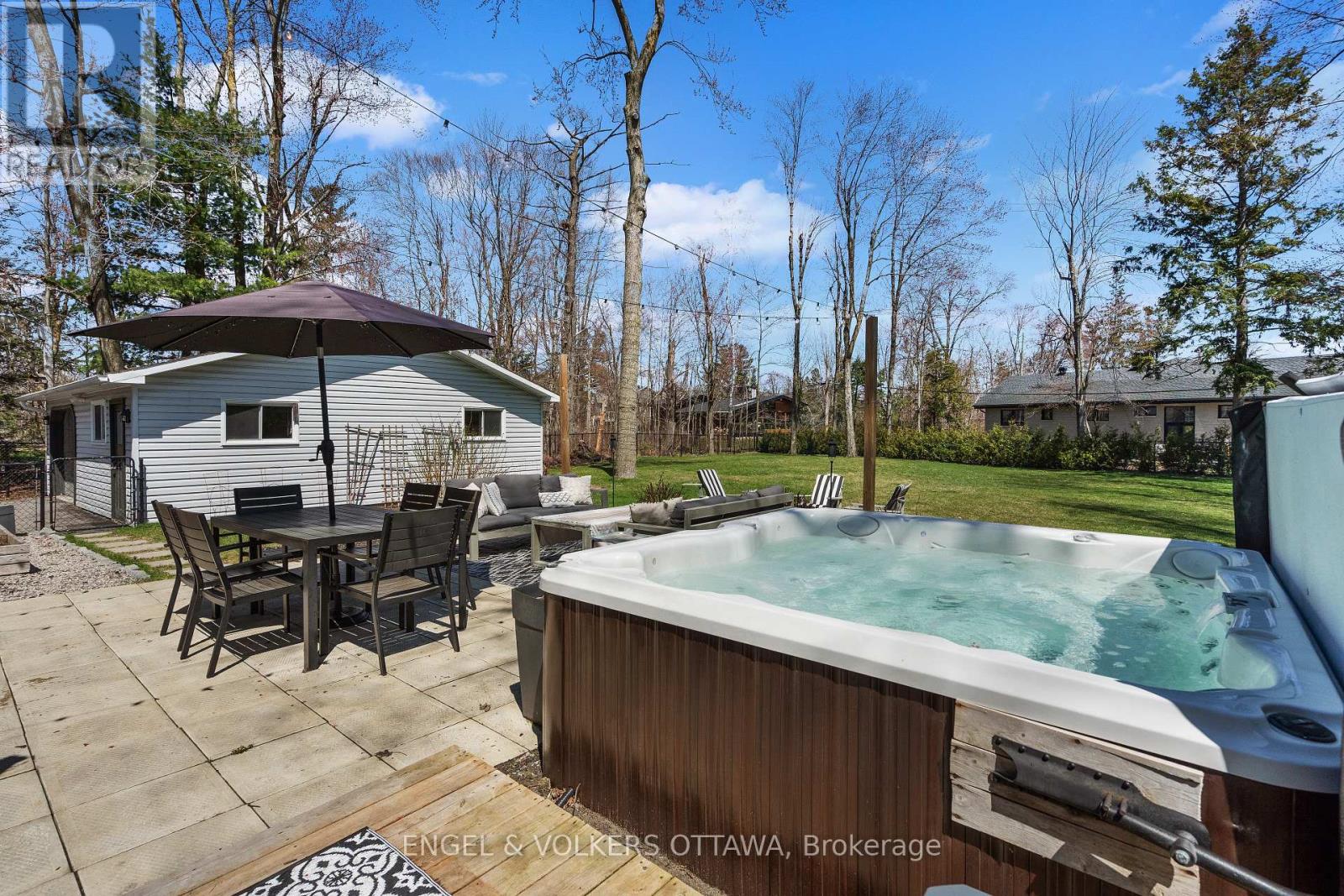 8 Pineglen Crescent