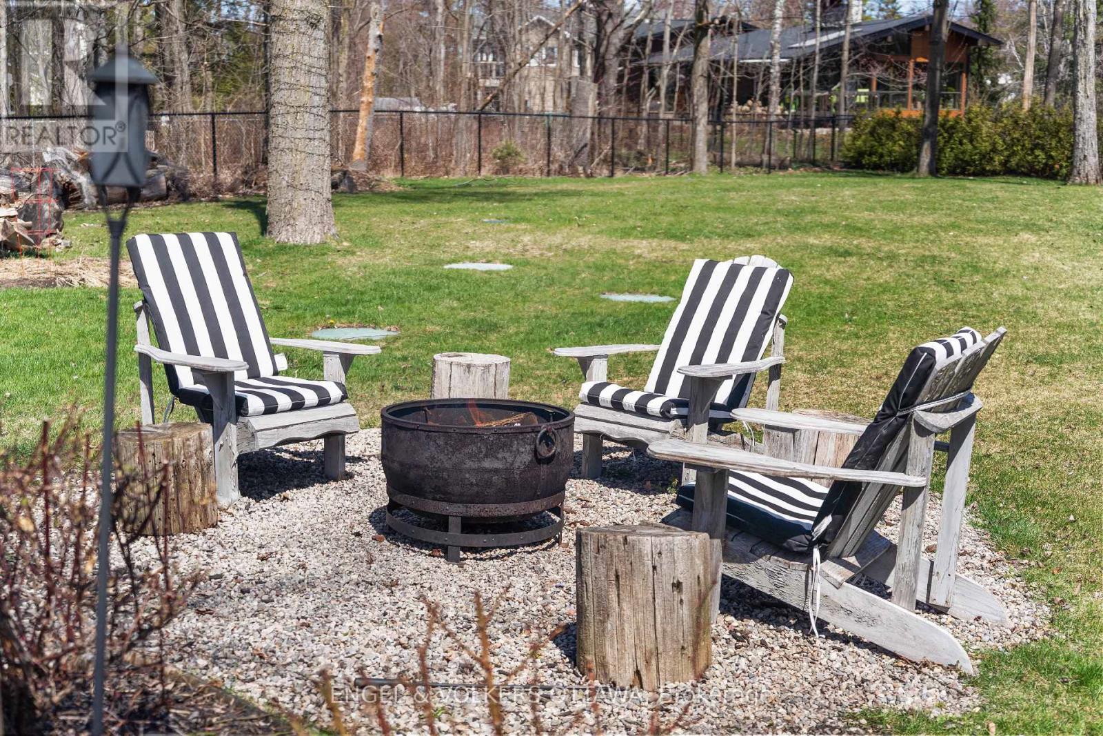 8 Pineglen Crescent