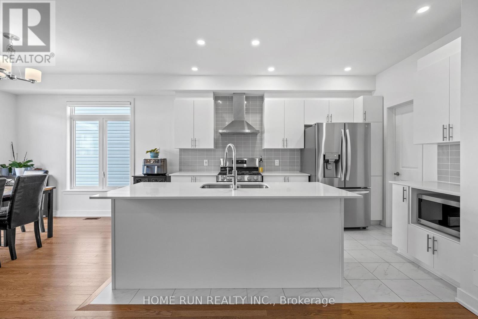 909 Beckton Heights