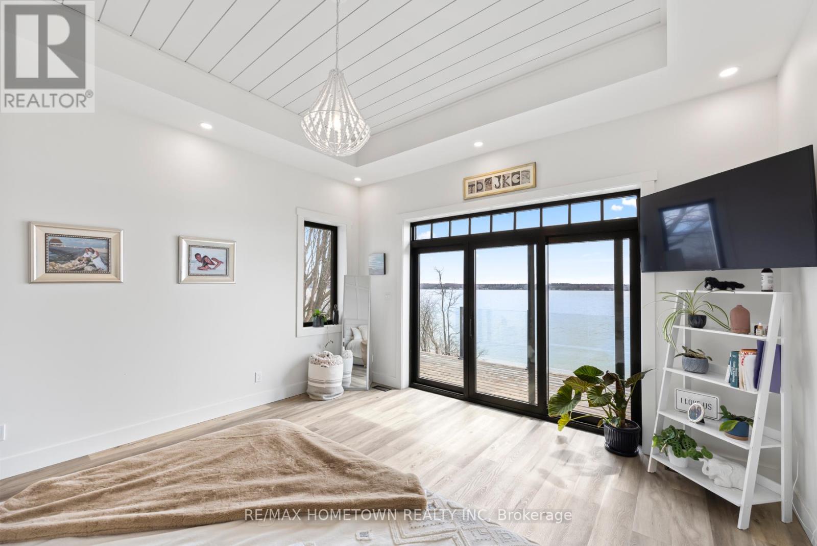 5 Shoreside Way