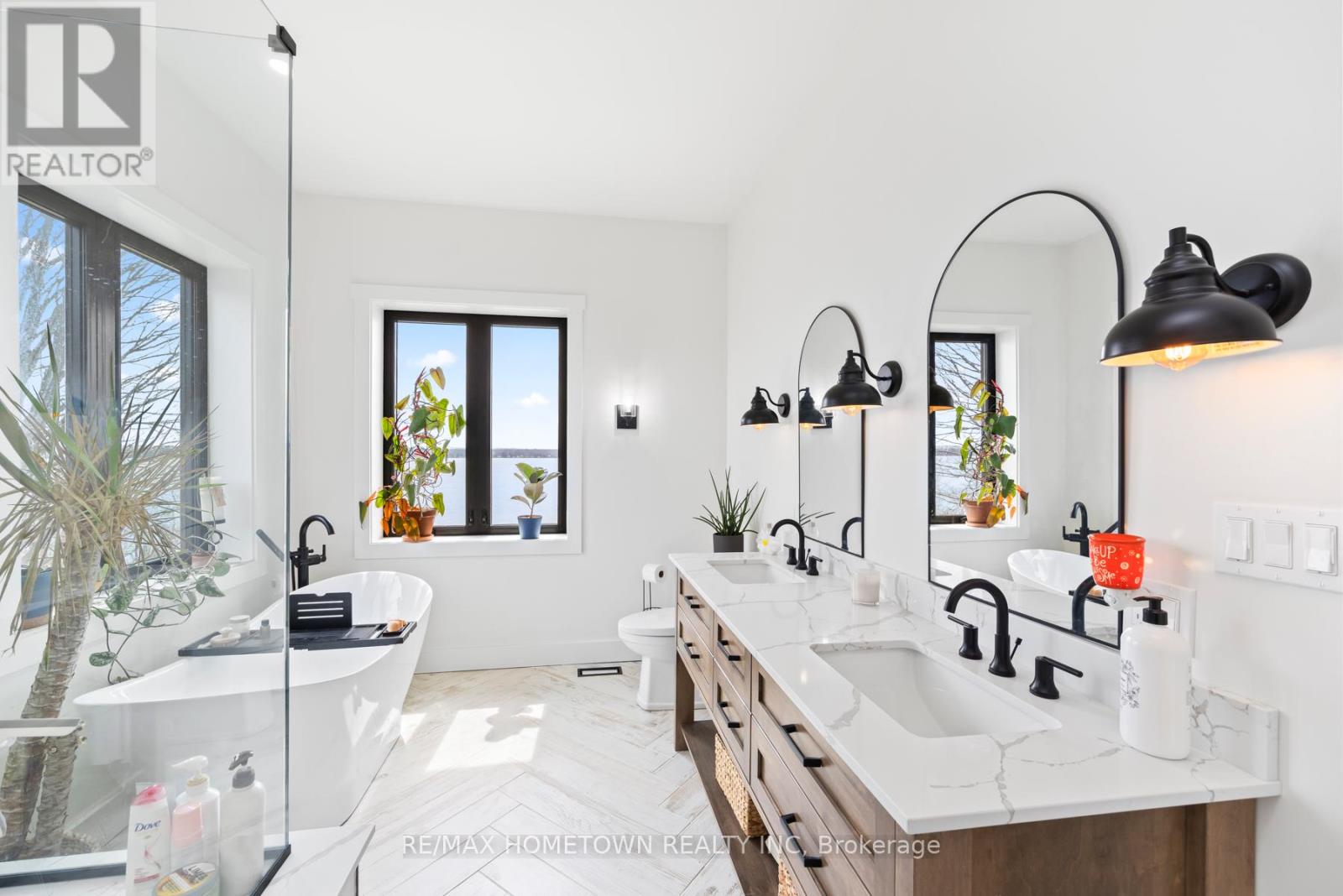 5 Shoreside Way