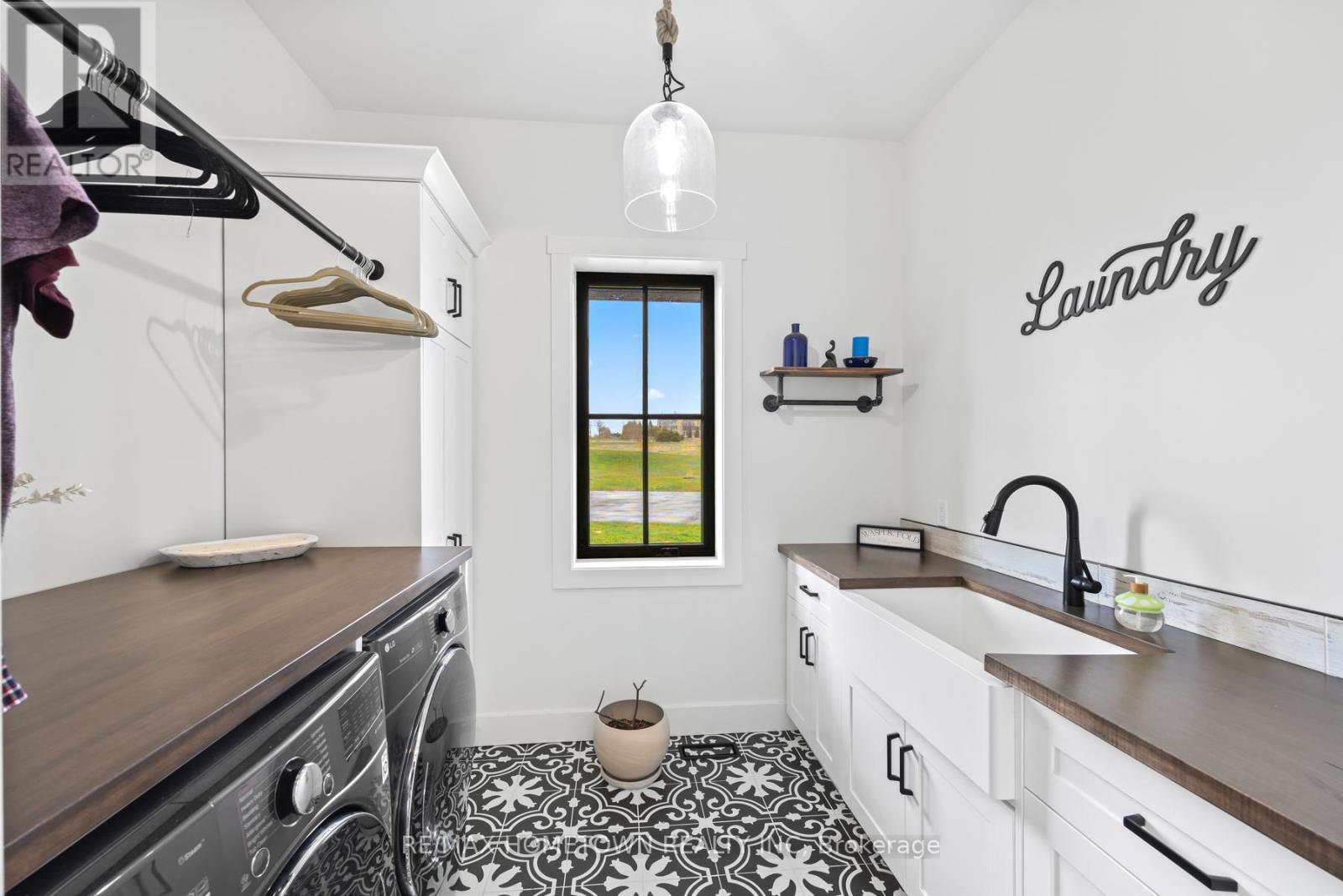 5 Shoreside Way