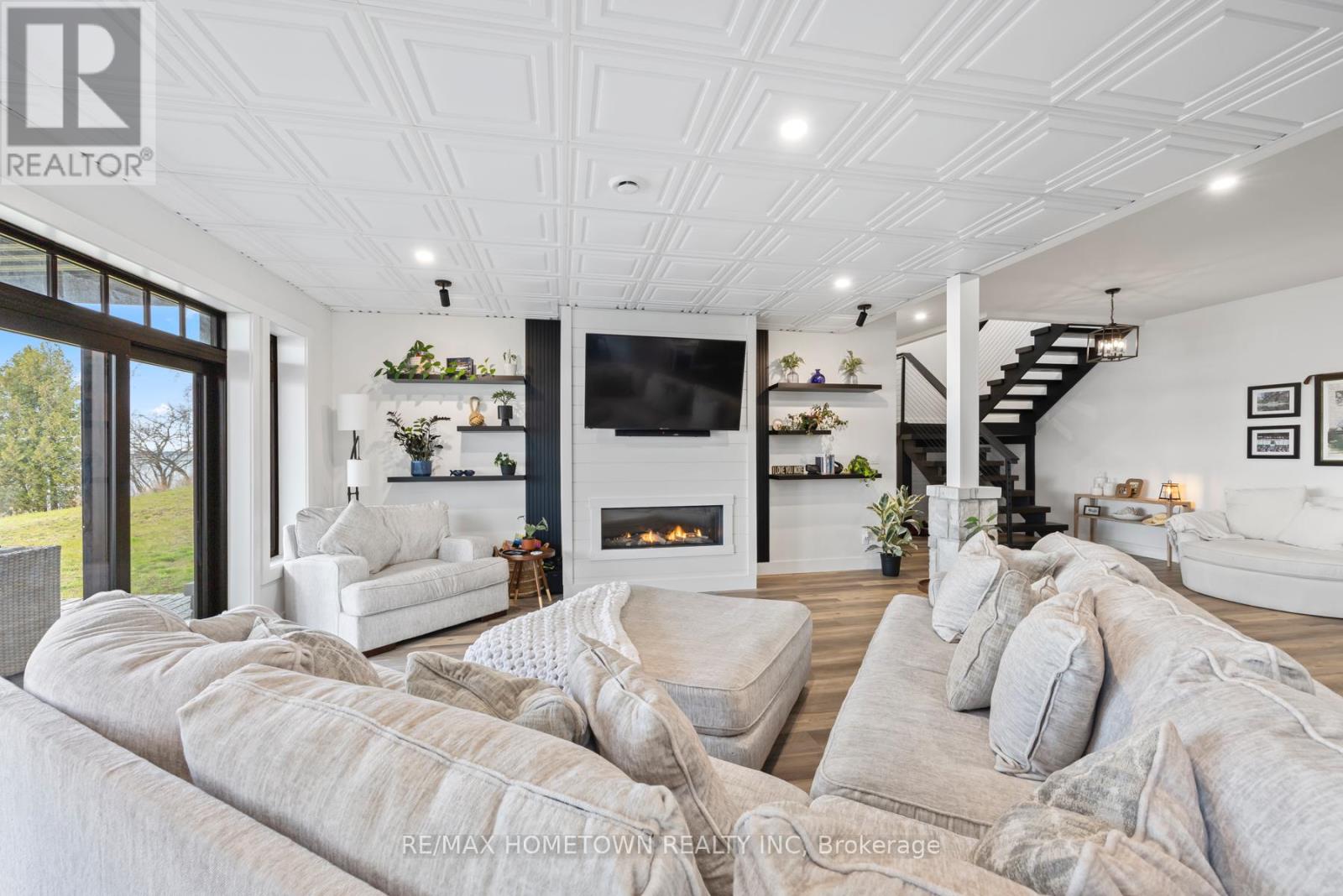 5 Shoreside Way