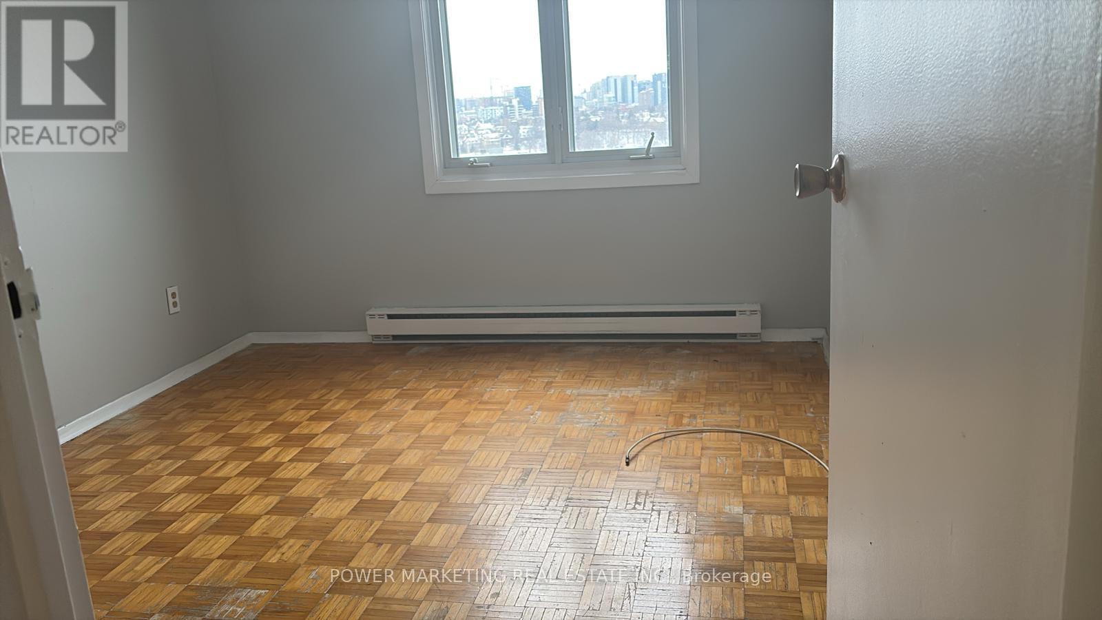 1604 - 158b Mcarthur Avenue