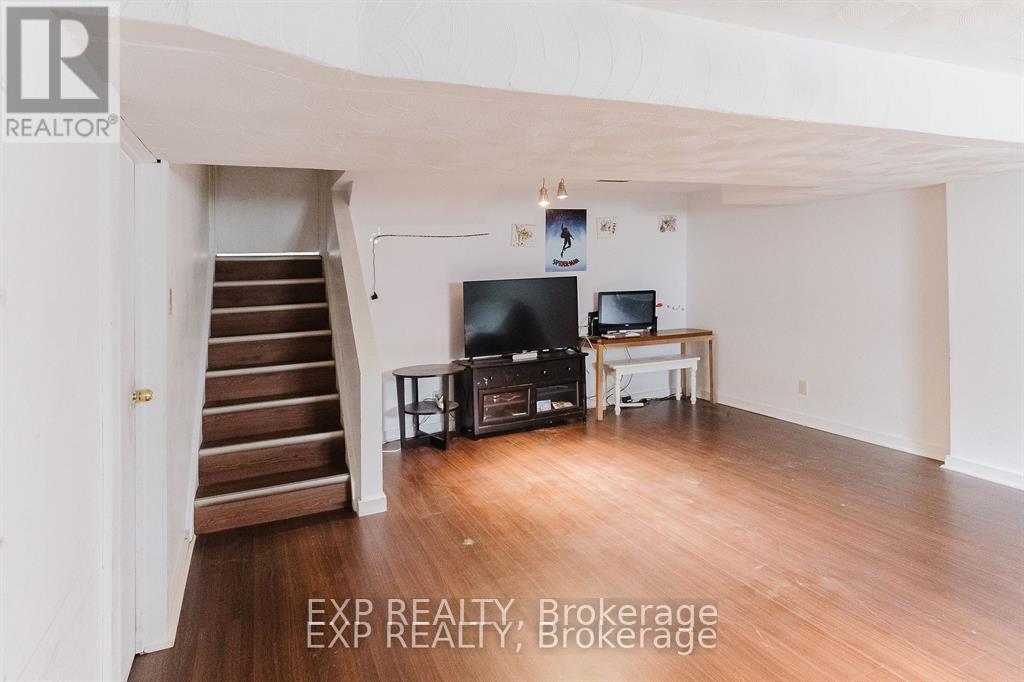 4 Parklane Court