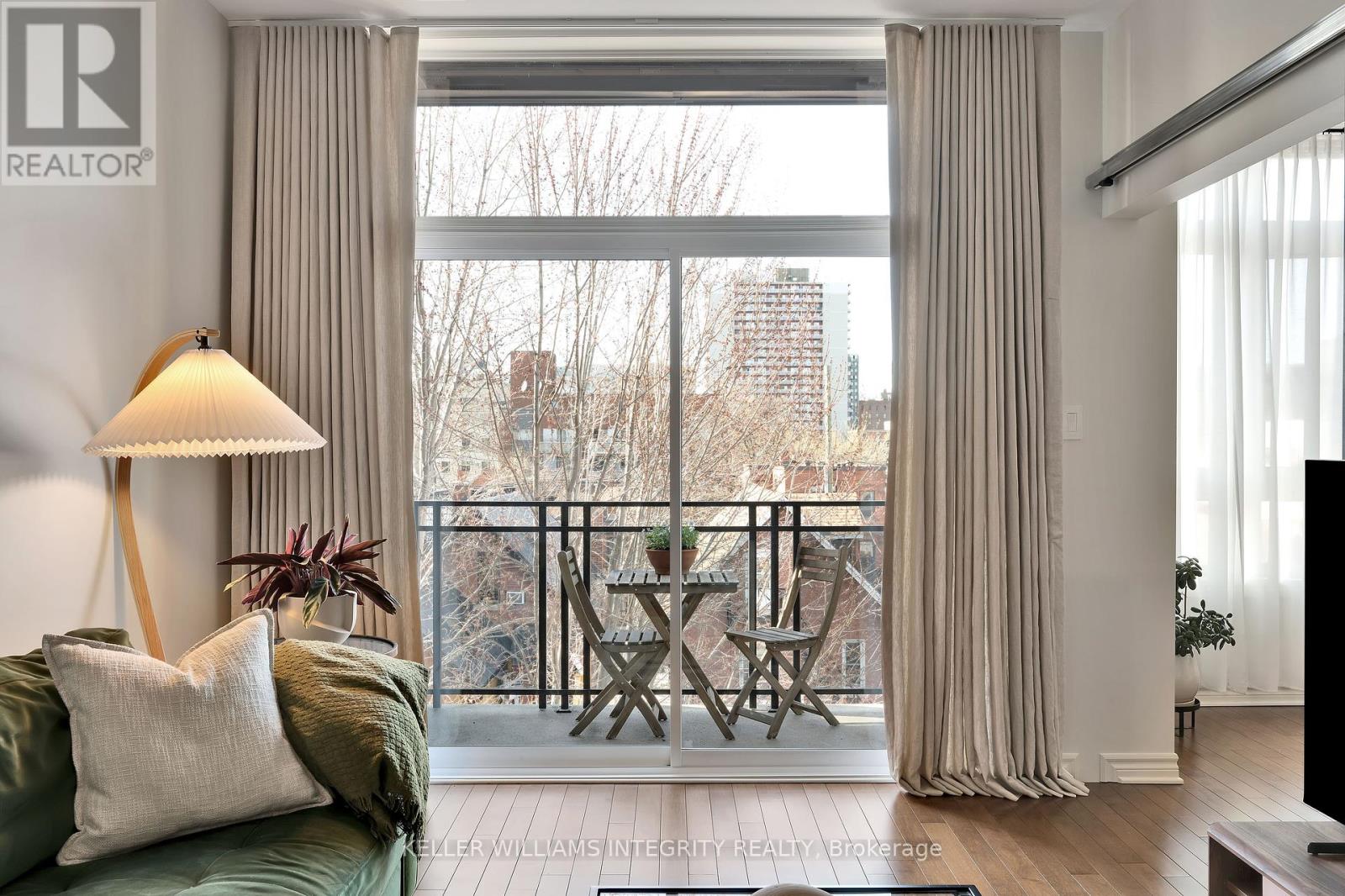 507 - 429 Kent Street W