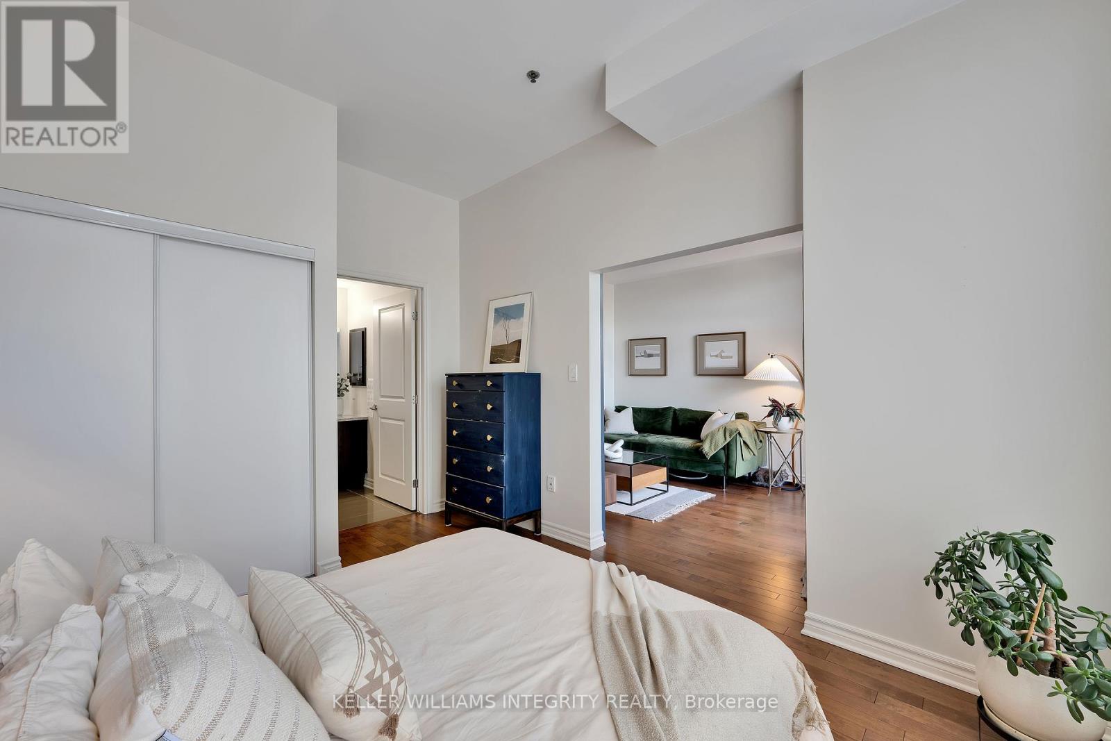 507 - 429 Kent Street W