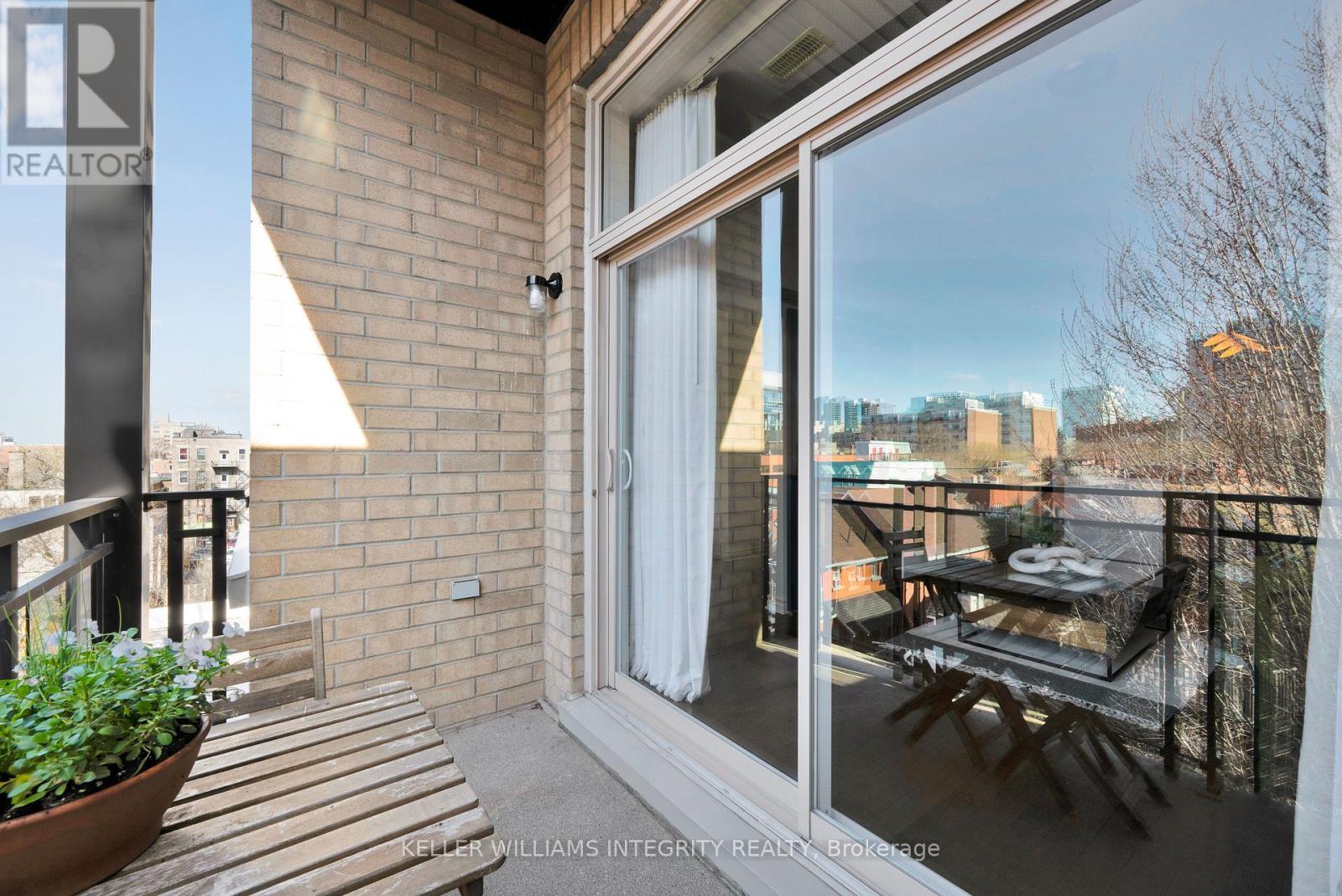 507 - 429 Kent Street W