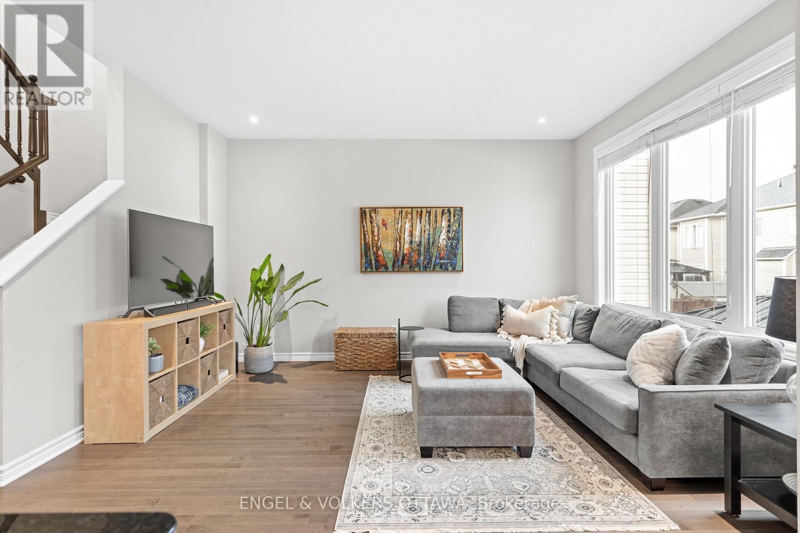 3499 Woodroffe Avenue