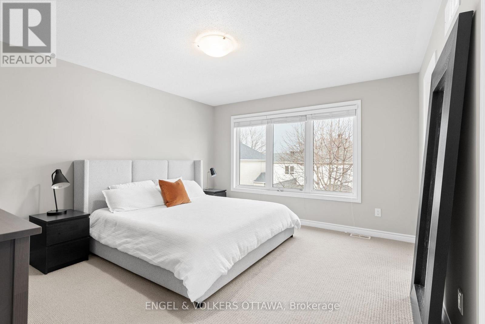 3499 Woodroffe Avenue