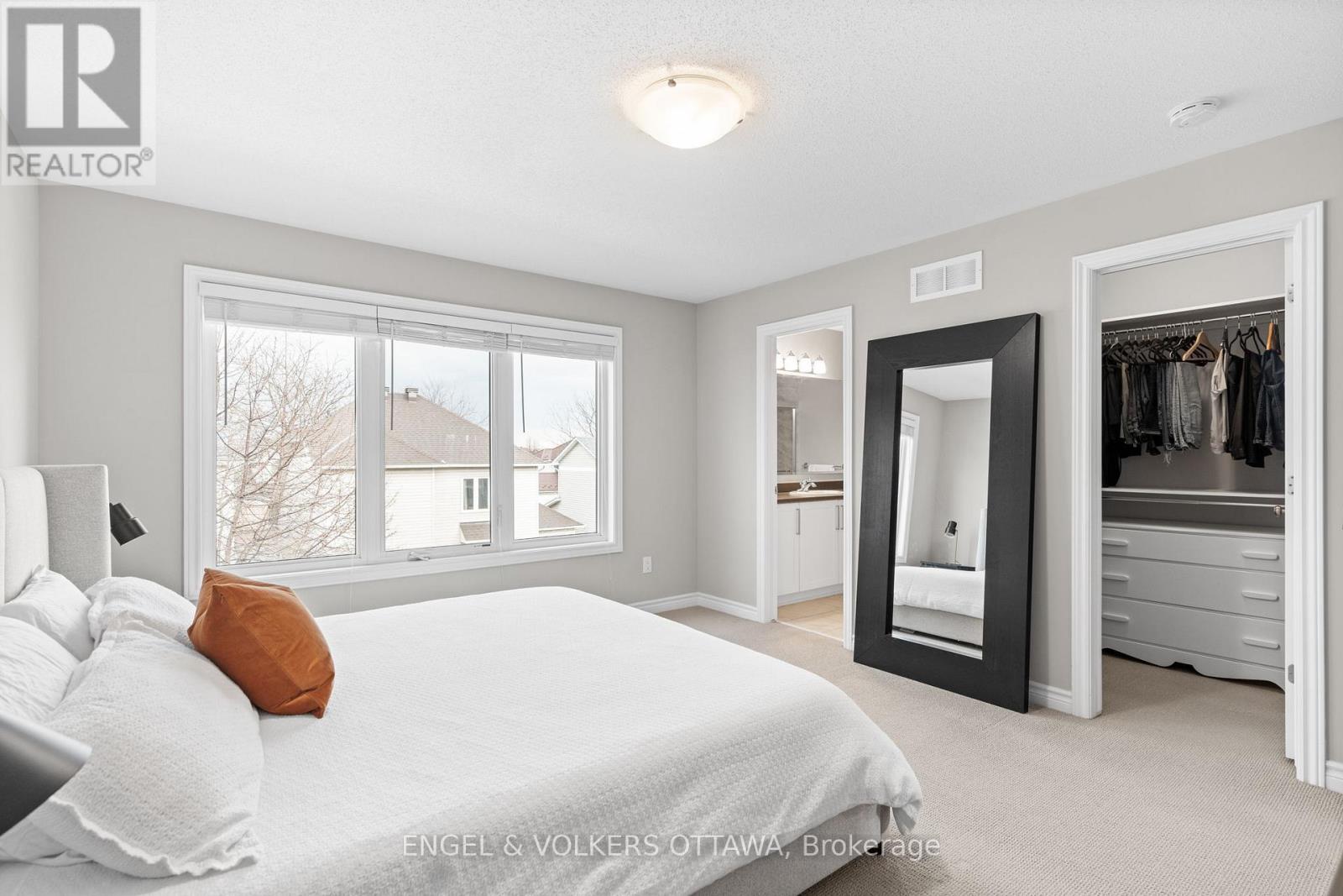 3499 Woodroffe Avenue