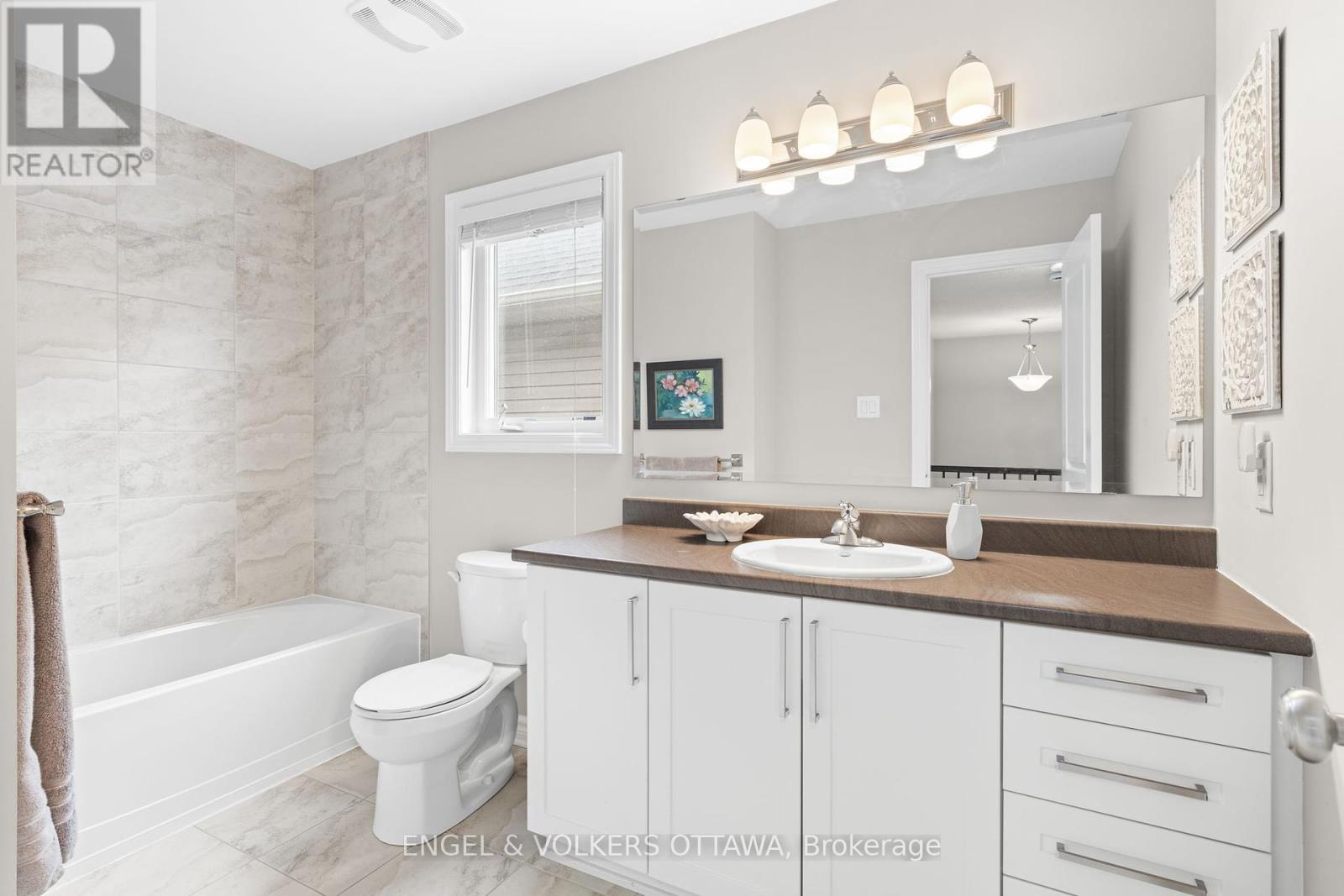 3499 Woodroffe Avenue