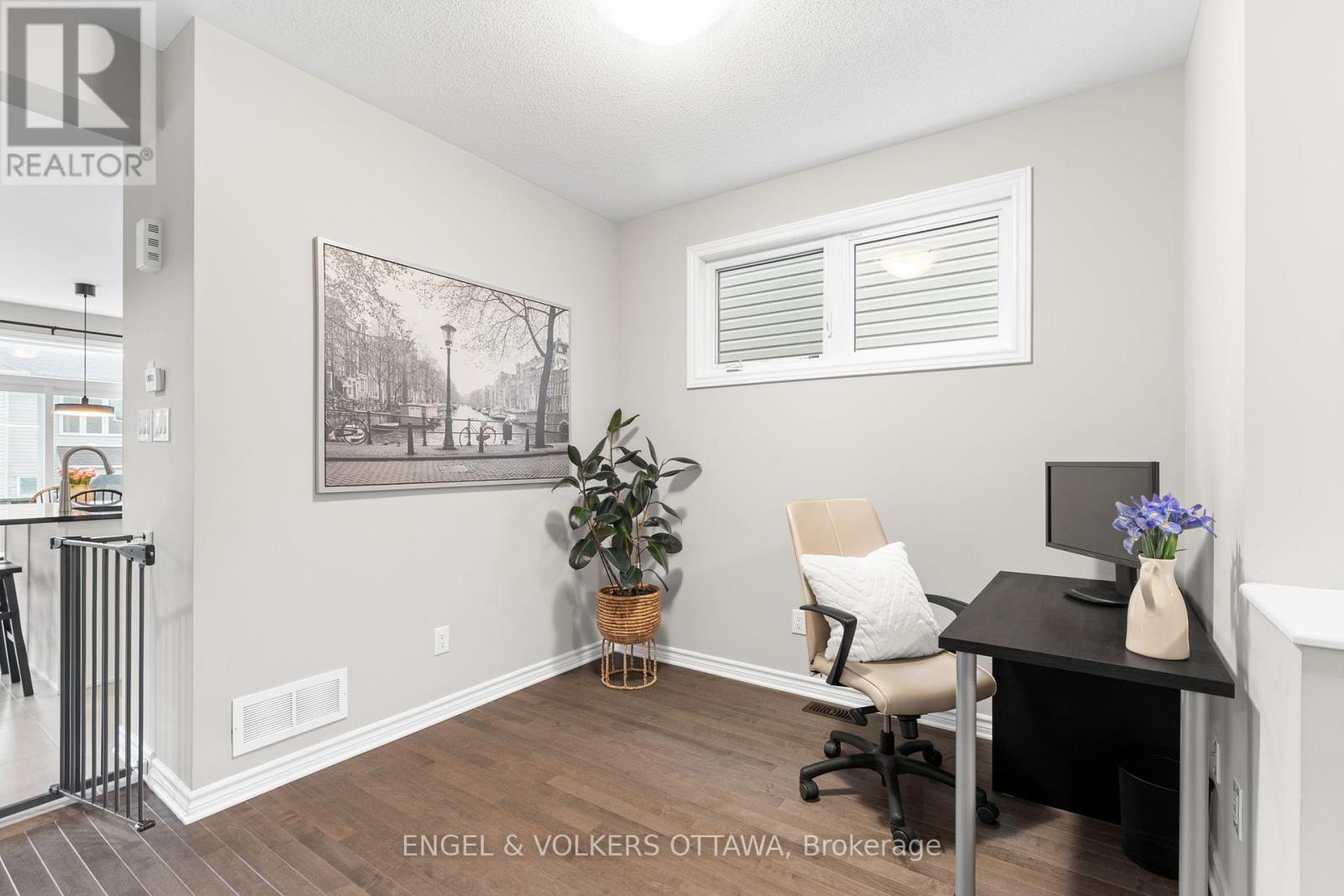 3499 Woodroffe Avenue