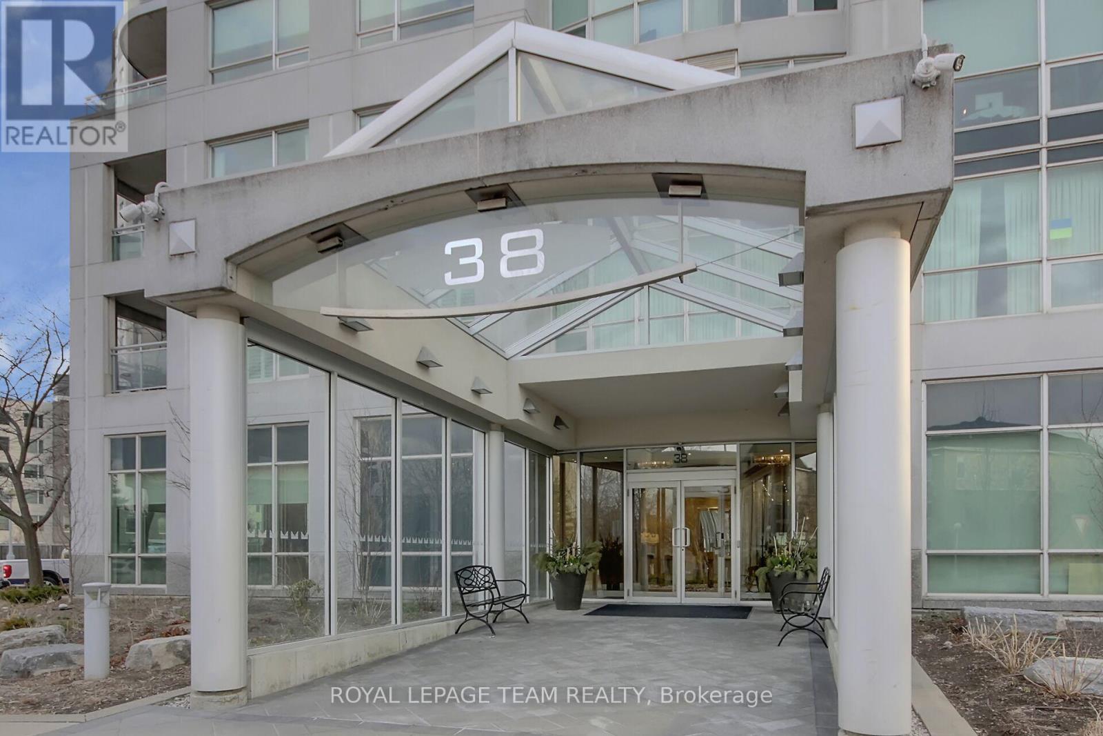 2401 - 38 Metropole Private