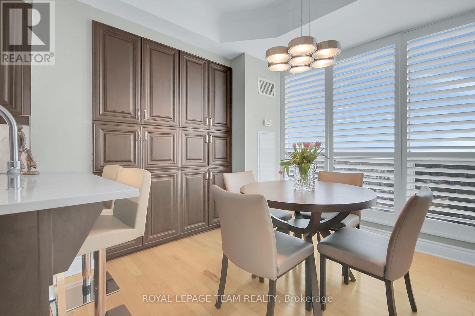 2401 - 38 Metropole Private