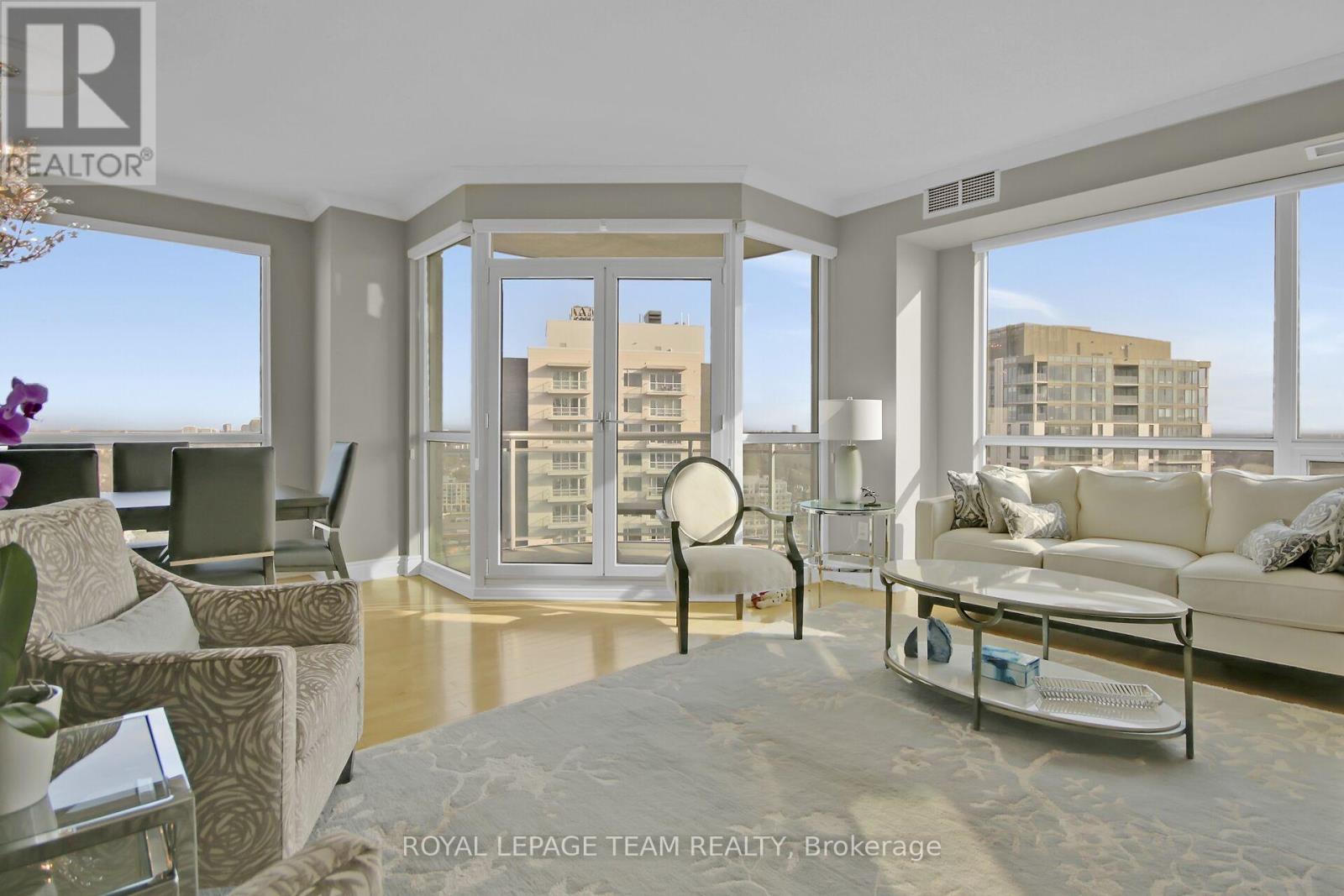 2401 - 38 Metropole Private